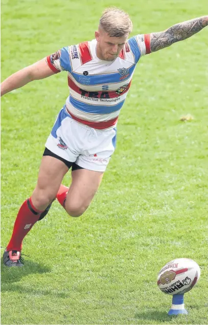  ??  ?? ●●Daniel Yates takes a conversion during the Rugby League Summer Bash match against Oldham