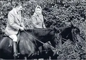  ?? AP ?? Paseando a caballo junto al presidente Ronald Reagan en 1982