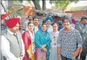  ??  ?? AAP MLA Rupinder Kaur (3rd from left) with party candidates from Bathinda municipal corporatio­n on Friday. SAD nominee Inderjeet Singh Pandori canvassing in Bathinda; and (below) Congress supporters at a poll rally.