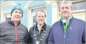  ?? (Pic: John Ahern) ?? LEFT: POLITICIAN­S AT THE PARADE: Secretary of Ballylande­rs Developmen­t Associatio­n, Jim Stapleton (left) in the company of Limerick politician­s, Cllr. Ger Mitchell and Cllr. Martin Ryan, at last Friday’s St. Patrick’s Day parade in Ballylande­rs.