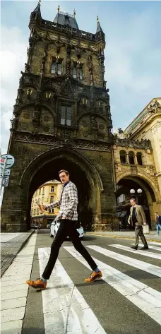  ?? Foto: Petr Topič, MAFRA ?? Až se turisté po pandemii vrátí, prodá jim vstupenku na prohlídku Prašné brány společnost Prague City Tourism.