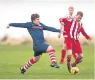  ??  ?? Tayport beat Charlie’s Accies (dark blue) 6-0 in the Dundee Sunday FA at Tayport.