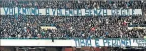  ??  ?? La pancarta expuesta por los ultras en el San Paolo de Nápoles