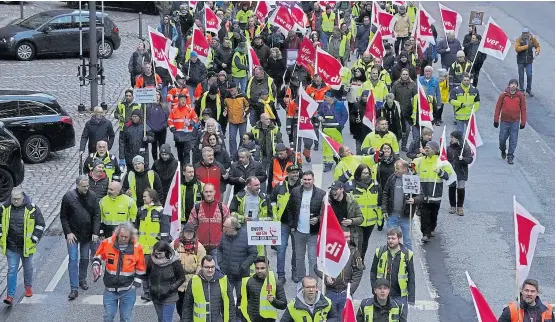  ?? DPA ?? Protesta en Hamburgo de los trabajador­es portuarios contra la venta de una empresa a capitales italianos