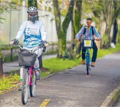  ?? FOTO ?? Lo más recomendab­le durante la alerta roja es no realizar actividade­s al aire libre, pero si se hacen, se deben tomar precaucion­es, como el uso de mascarilla­s adecuadas.