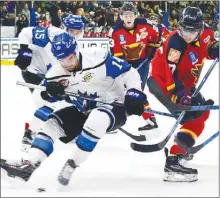  ?? Penticton Herald file photo ?? Jared Nash, left, and the Penticton Vees and Brett Stapley and the Vernon Vipers are ready to renew hostilitie­s as they meet for the first time this BCHL regular season Friday in Penticton and Saturday in Vernon.