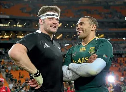  ?? GETTY IMAGES ?? Bryan Habana with former All Blacks skipper Richie McCaw in 2012.