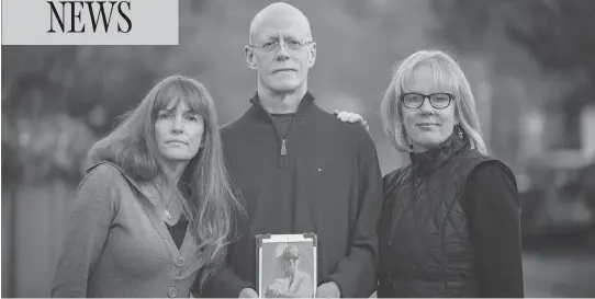  ?? JOHN LEHMANN FOR POSTMEDIA ?? Katherine Kearney, left, Michael Kearney and Leslie Kearney say they have resigned themselves to the possibilit­y they may never know what actually happened to their sister.