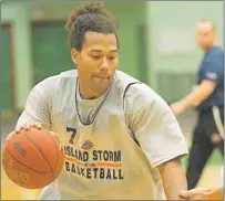  ?? BRIAN MCINNIS/THE GUARDIAN ?? Robert Nortmann, top, and Terry Thomas played university basketball in Atlantic Canada and now are teammates with the Island Storm.