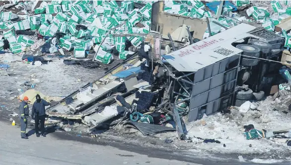  ?? JONATHAN HAYWARD / THE CANADIAN PRESS ?? The wreckage of a fatal crash outside of Tisdale, Sask. A bus carrying the Humboldt Broncos hockey team crashed into a tractor trailer carrying peat moss en route to Nipawin for a game Friday night, killing 10 players, the driver, two coaches, a...