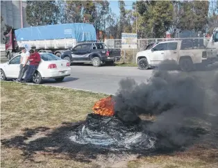  ??  ?? Los transporti­stas reclamaron tener mayor incidencia en los fletes largos. Según dicen, ahora deben limitarse a viajes cortos hasta numerosos depósitos de la ciudad.