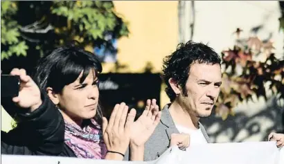  ?? GSR / GTRES ?? Teresa Rodríguez y José María Kichi González, en una manifestac­ión en Cádiz