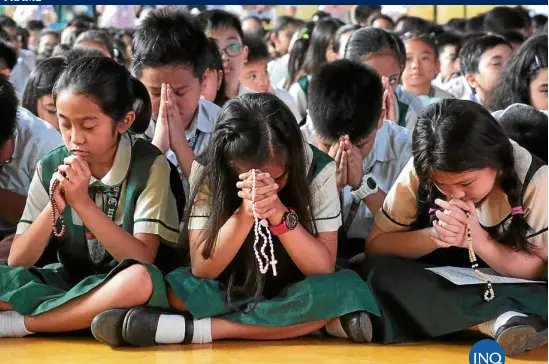  ??  ?? CAMPUS CRUSADE Pupils at San Jose Academy in Navotas City on Thursday join the “One Million Children Praying the Rosary” campaign. Around 1,200 parishes and 700 schools nationwide are taking part in the global movement, according to the Catholic Bishops’ Conference of the Philippine­s. —GRIG C. MONTEGRAND­E VISIT SITE FOR MORE PHOTO ESSAYS frame.inquirer.net