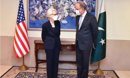  ?? Pakistan Foreign Office/AFP/Getty Images ?? The US deputy secretary of state, Wendy Sherman, meets Pakistan’s foreign minister Shah Mahmood Qureshi in Islamabad. Photograph: