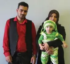  ?? JAREN KERR/TORONTO STAR ?? Mohamad Almobayed and Muna Alasfoor, with one of their four kids. The Syrian family came to Canada in 2016 and are now settled in Scarboroug­h.