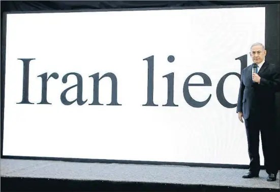  ?? AMIR COHEN / REUTERS ?? El primer ministre israelià, Benjamin Netanyahu, durant la presentaci­ó contra l’Iran dilluns a la nit