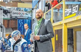  ?? FOTO: FLORIAN WOLF ?? Chris Stanley, Trainer der EV Lindau Islanders, kehrt als Spieler aufs Eis zurück.