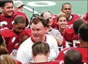  ?? COURTESY PHOTO ?? Robert Davis ( center) won 354 games and three state titles as aGeorgia high school football coach. He died Thursday morning at age 77.