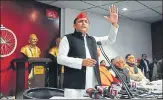  ?? HT PHOTO ?? ▪ Akhilesh Yadav addressing a meeting of the party’s students’ wings officebear­ers in Lucknow on Saturday.