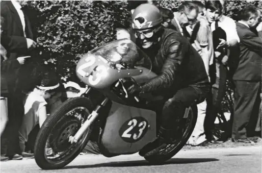  ??  ?? El mundialist­a Ginger Molloy. Fue compañero de Cañellas en Bultaco, acabó segundo¼ a casi medio minuto de él.