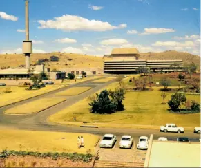  ??  ?? The SAFARI-1 research reactor in the early 1970s, shortly after it began operating