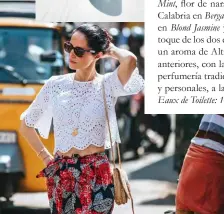  ??  ?? Carolina Herrera de Báez en un viaje a La India para asistir a la recolecció­n del jazmín sambac, el principal ingredient­e de Blond Jasmine, uno de los seis aromas de la nueva colección Confidenti­al Eaux de Toilette de Fragances Carolina Herrera.