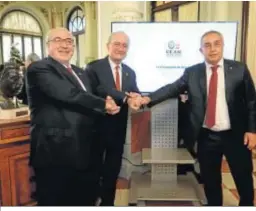  ??  ?? El presidente de la UCAM, el alcalde de Málaga y el presidente del COE.