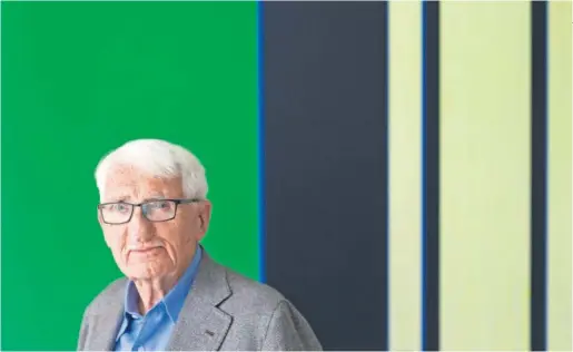  ?? GORKA LEJARCEGI ?? El filósofo Jürgen Habermas, retratado en 2018 en su casa de Baviera (Alemania).