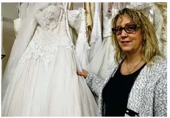  ??  ?? Céline Chancerel est aux manettes du salon. Elle présentera notamment une nouvelle collection italienne de robes de mariée comme celle-ci, à la fois sophistiqu­ée et de très bonne qualité.