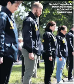  ?? STEVE HUMPHREYS ?? Gardai at Finglas Garda Station pay respects
to Colm Horkan