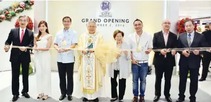  ??  ?? 60TH SM SUPERMALL — SM Prime Holdings recently opened its 60th supermall, SM City East Ortigas, which will serve shoppers in Pasig City and other parts of eastern Metro Manila. Located along Ortigas Avenue Extension near Riverside Drive in Pasig City,...