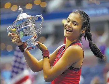  ??  ?? Ganadora. Emma Raducanu ganó el US Open después de haber entrado a la llave desde la preliminar.