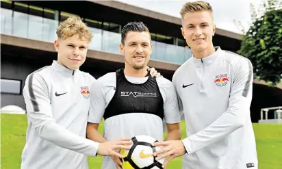  ?? BILD: SN/GEPA ?? Neues Bullen-Trio: Kilian Ludewig (18), Zlatko Junuzović (30) und Jasper van der Werff (19).