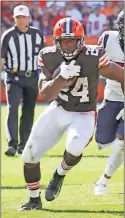  ?? John Kuntz/cleveland.com ?? Cleveland Browns running back Nick Chubb has plenty of running room for a touchdown rush chased by Houston Texans outside linebacker Christian Kirksey in the fourth quarter.
