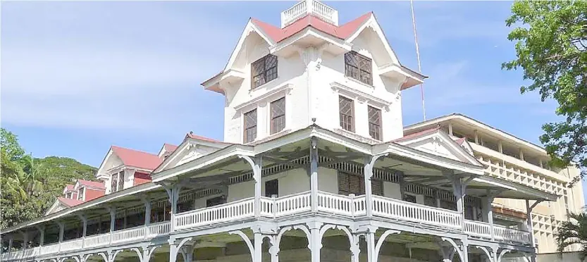  ?? BOBBY TIMONERA ?? SILLIMAN Institute opened its first class to 15 boys in Dumaguete on 28 August 1901. Today, it is now considered one of the more expensive schools in the Visayas and Mindanao areas, with a student population of 10,000.