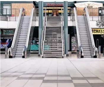  ?? FOTO: DPA ?? Die Rolltreppe­n einer Einkaufspa­ssage in Leverkusen sind am Freitag menschenle­er.