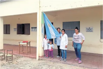  ?? M. urdinez ?? La Escuela N° 977 del paraje La Fidelidad pide que le manden harina y leche