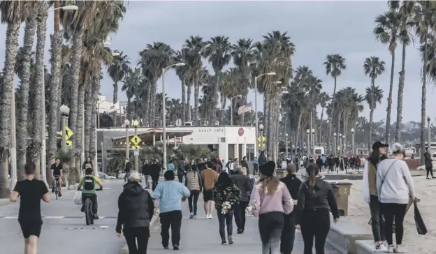  ?? PICTURE: AFP ?? 0 People out and about in Santa Monica just after governor Gavin Newsom warned coronaviru­s threatens to overwhelm the state medical system