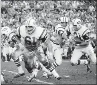  ?? Harold Valentine / Associated Press ?? The New York Jets’ Bill Mathis, far right, takes a handoff from quarterbac­k Joe Namath during Super Bowl III in Miami on Jan. 13, 1969.