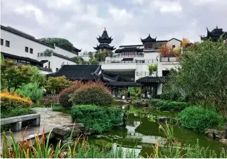  ??  ?? El Museo del Tejido Jiangning en Nanjing, obra de Wu Liangyong.