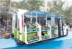  ?? LAURA BERMAN/FOODSHARE TORONTO ?? FoodShare Toronto transforme­d two Wheel-Trans vehicles into Mobile Good Food Markets.