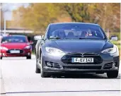  ?? FOTO: DPA ?? Das Modell Tesla S wird die Stadt für den Oberbürger­meister leasen.