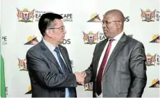  ?? ?? SUCCESSFUL VISIT: Chinese consul-general You Wenze with premier Oscar Mabuyane in Bhisho on Wednesday