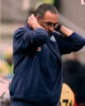  ??  ?? ● 1 La delusione di Maurizio Sarri, 59 ● 2 Baruffa a fine partita ● 3 Sarri e Biglia si spiegano ANSA 1