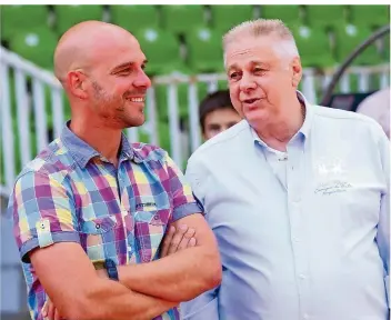  ?? FOTO: HAGEN ?? Auf Sportmanag­er Michael Berndt (links) und den Vorstandsv­orsitzende­n Herbert Eder warten beim FC Homburg schwierige Aufgaben. So ist noch unklar, ob der FCH-Hauptspons­or sein Engagement etwas zurückfähr­t.