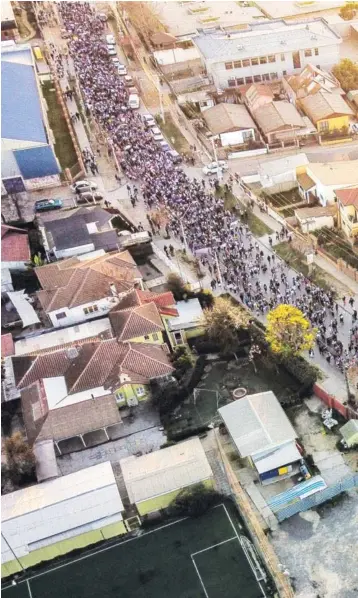  ??  ?? Ayer se realizó una marcha en Villa Alemana pidiendo justicia por la muerte de Ámbar Cornejo.