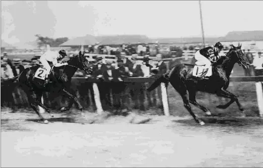  ?? KEENELAND LIBRARY/COOK COLLECTION ?? Man o’ War wins the 1920 Dwyer Stakes at Aqueduct in what has been described as the champion’s “hardest race ever.”