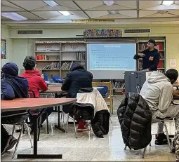  ?? COURTESY OF KAYLA MEJIA ?? New York native and Math, Engineerin­g and Science Academy college counselor Jay Green leads a workshop on goal setting for Alumni Lab students.