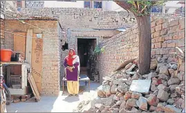  ?? SUSHIL PRAJAPATI/HT ?? Manjeet Kaur showing her underconst­ruction house at Lohgarh village in Zirakpur.