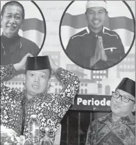  ?? IMAM HUSEIN/JAWA POS ?? POPULARITA­S AWAL: Ketua Badan Pemenangan Pemilu Partai Golkar
Nusron Wahid (kiri) dan Sekretaris Fraksi PAN Yandri Susanto menjadi pembicara pemaparan hasil survei Pilkada Jabar 2018 kemarin.